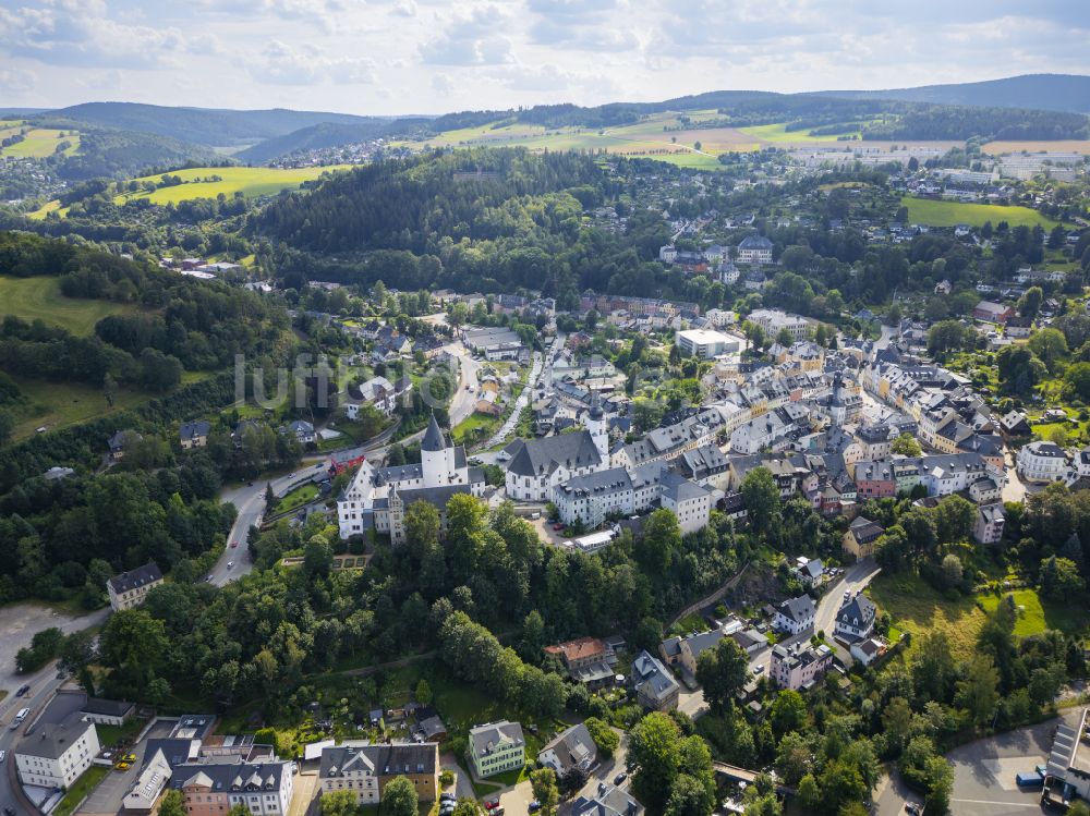 Luftaufnahme Schwarzenberg/Erzgebirge - Burgmauern Schloß Schwarzenberg in Schwarzenberg/Erzgebirge im Bundesland Sachsen, Deutschland