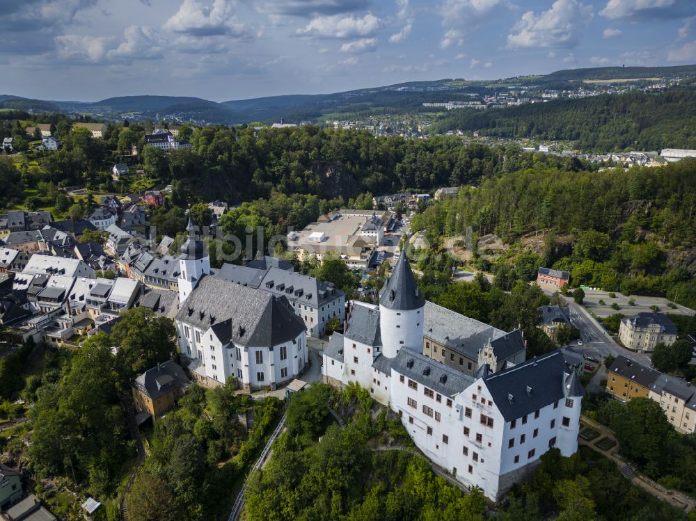 Luftaufnahme Schwarzenberg/Erzgebirge - Burgmauern Schloß Schwarzenberg in Schwarzenberg/Erzgebirge im Bundesland Sachsen, Deutschland