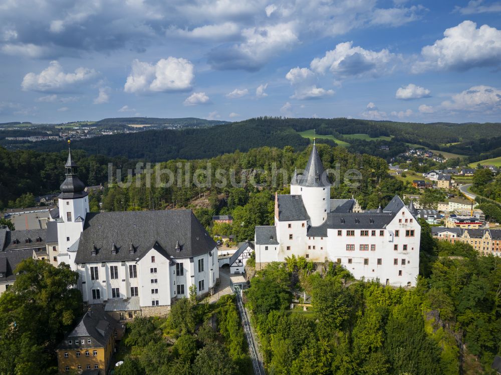 Schwarzenberg/Erzgebirge von oben - Burgmauern Schloß Schwarzenberg in Schwarzenberg/Erzgebirge im Bundesland Sachsen, Deutschland