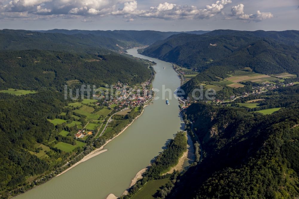 Luftbild Aggsbach - Burgruine Aggstein an der Donau bei Aggsbach in Niederösterreich in Österreich