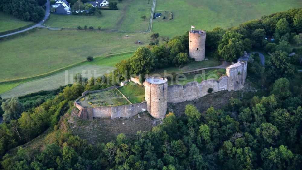 Hennef (Sieg) von oben - Burgruine Blankenberg mit Burggarten in Hennef (Sieg) im Bundesland Nordrhein-Westfalen, Deutschland