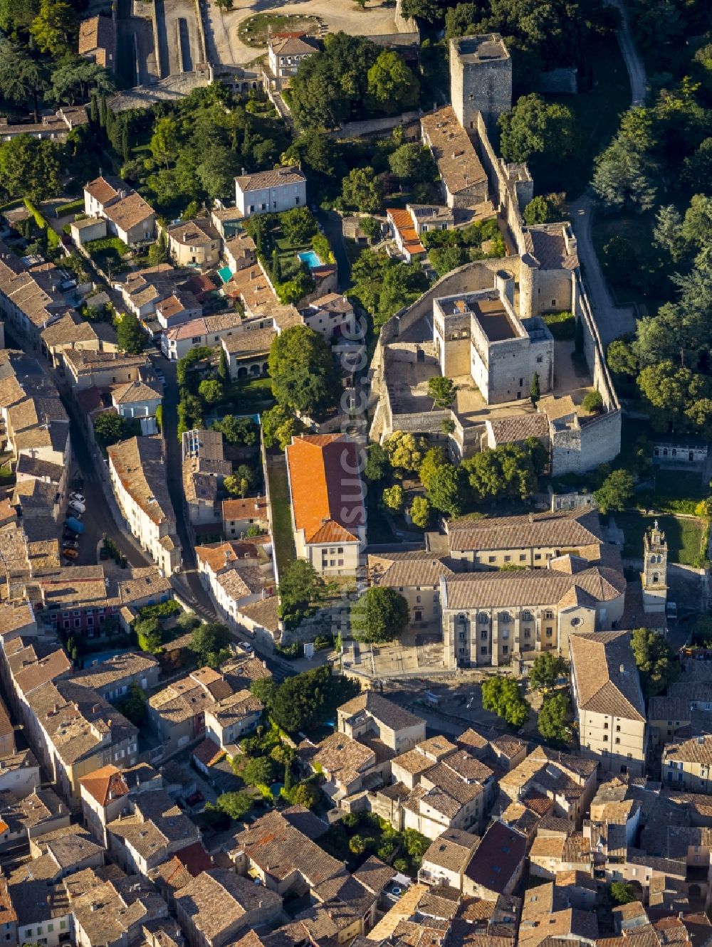 Montélimar aus der Vogelperspektive: Burgruine des Chateau des Adhémar in Montélimar in Frankreich