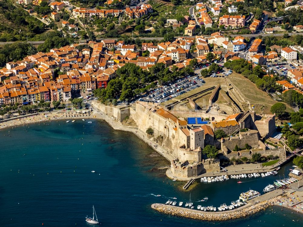 Collioure von oben - Burgruine Chateau Royal de Collioure in Collioure in Frankreich