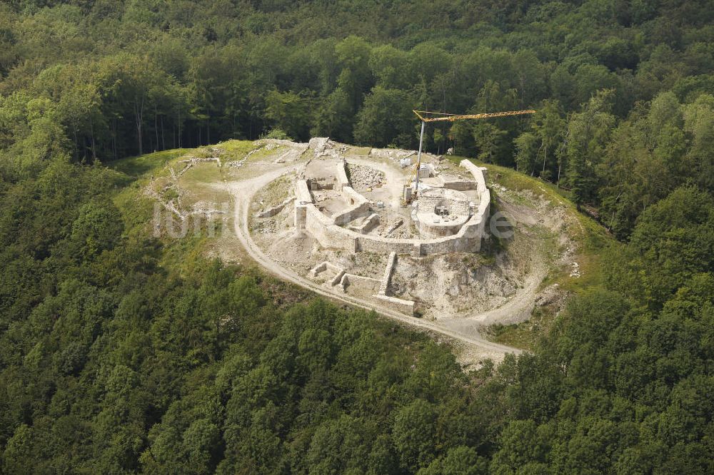 Luftaufnahme Lippe - Burgruine Falkenburg in der Gemarkung Detmold im Teutoburger Wald im Kreis Lippe, Nordrhein-Westfalen