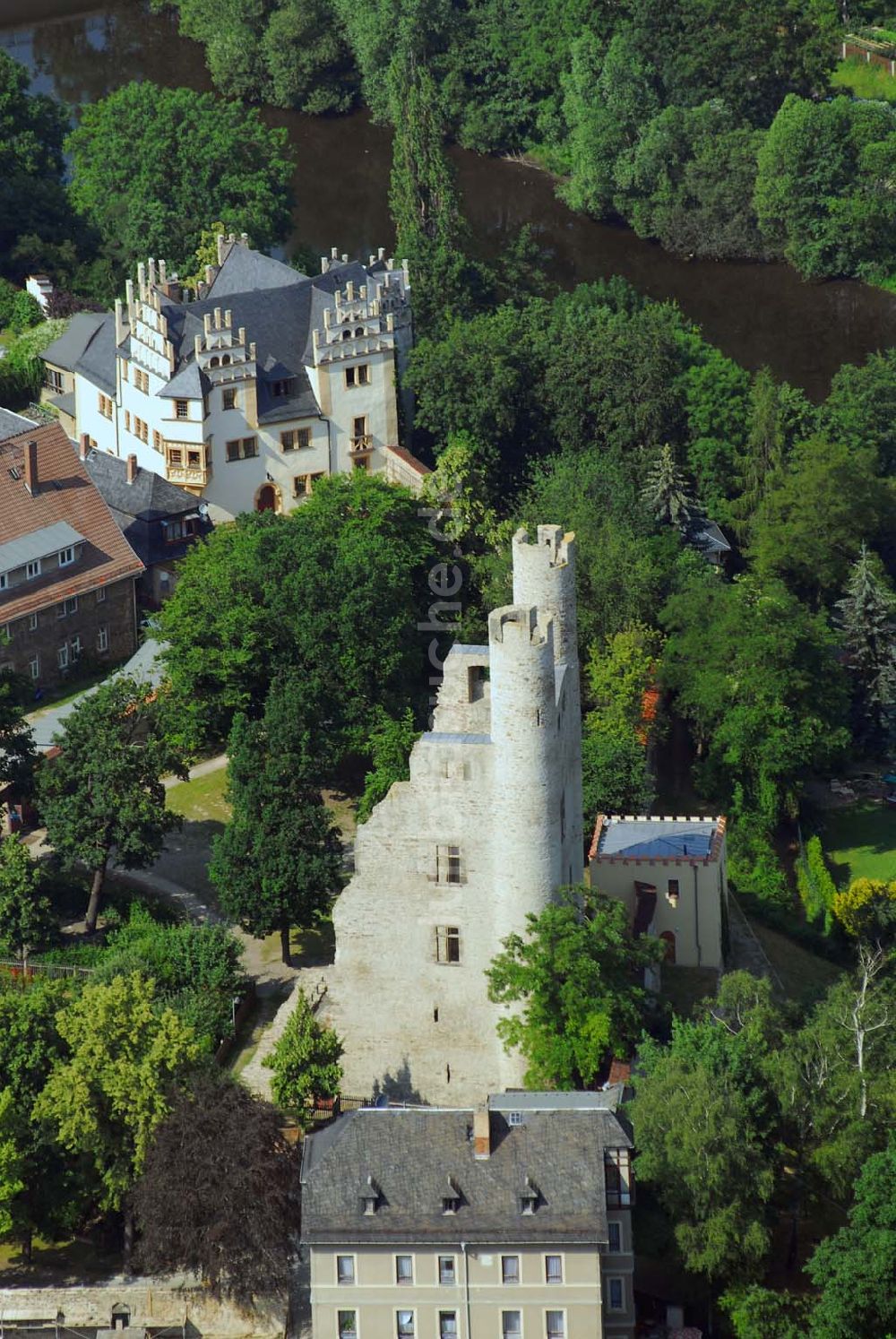 Saalfeld von oben - Burgruine Hoher Schwarm