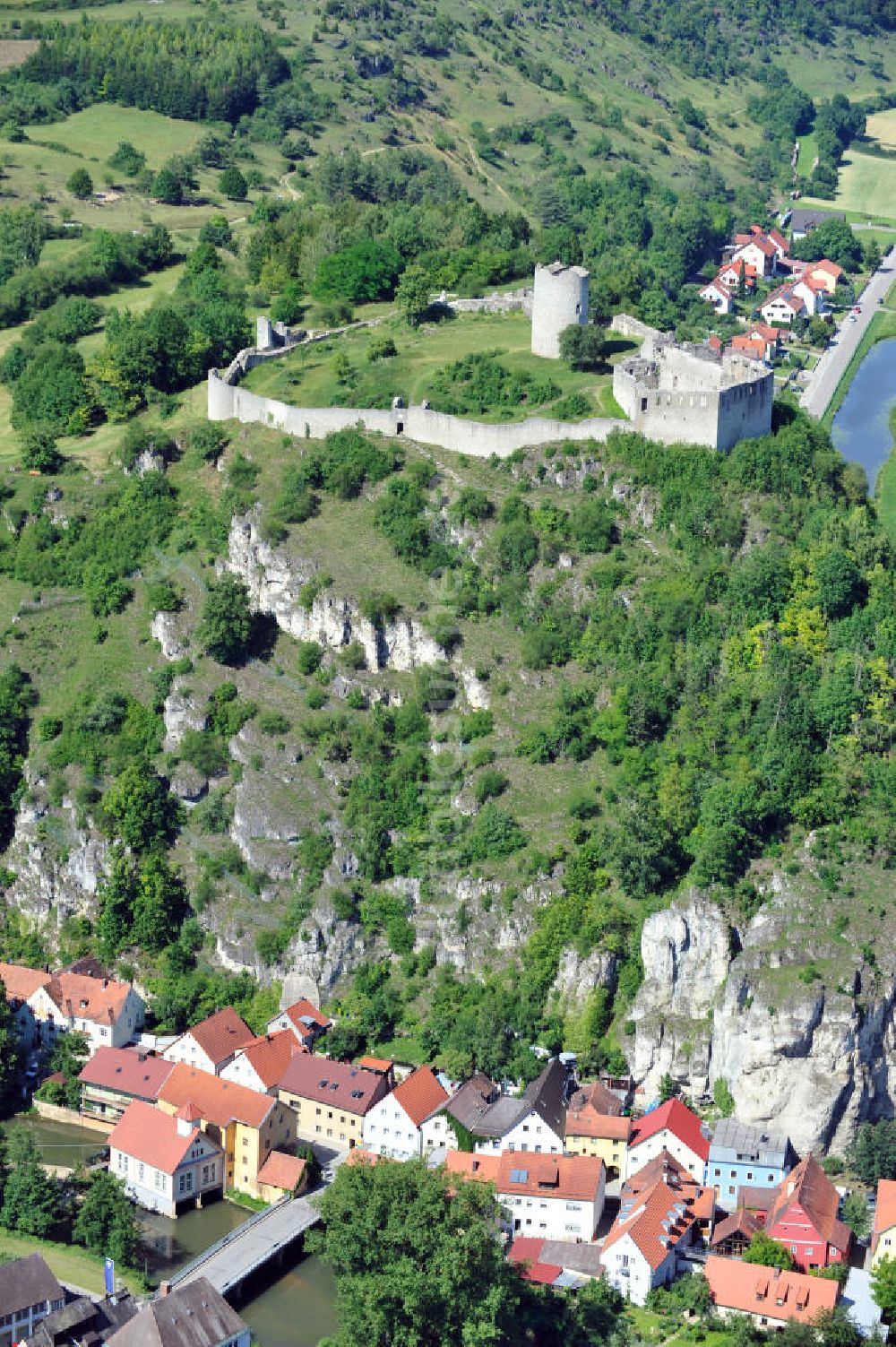 Kallmünz aus der Vogelperspektive: Burgruine Kallmünz in Kallmünz, Bayern