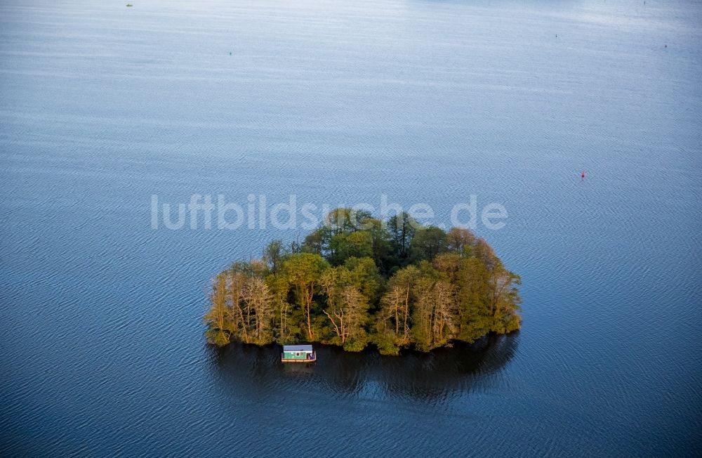 Vipperow von oben - Burgwall- Insel im See Kleine Müritz bei Vipperow im Bundesland Mecklenburg-Vorpommern