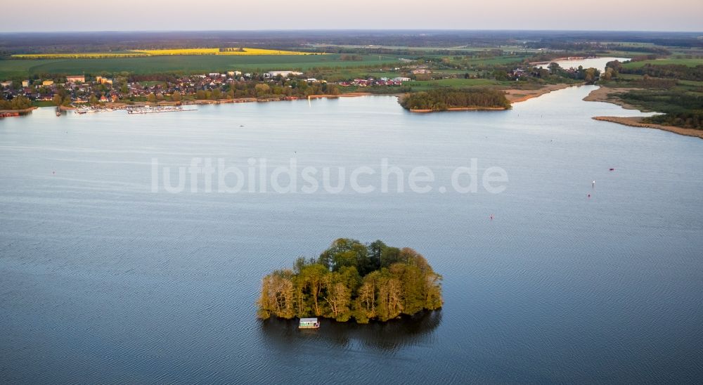 Luftbild Vipperow - Burgwall- Insel im See Kleine Müritz bei Vipperow im Bundesland Mecklenburg-Vorpommern