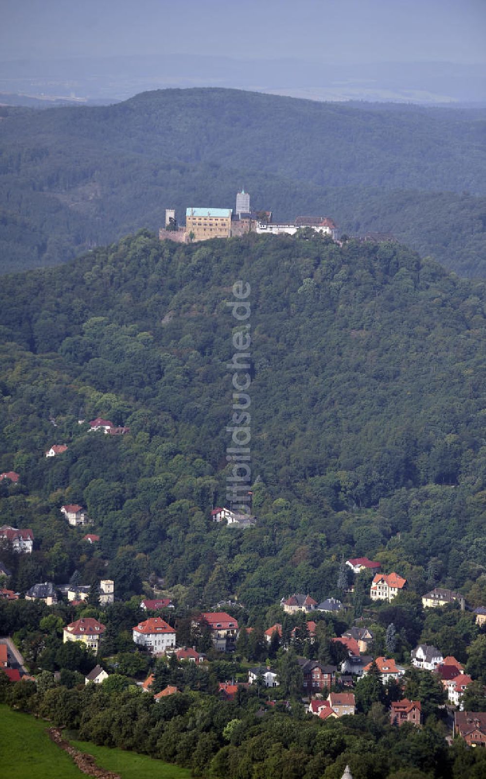 Eisenach aus der Vogelperspektive: Burschenschaftsdenkmal und Wartburg