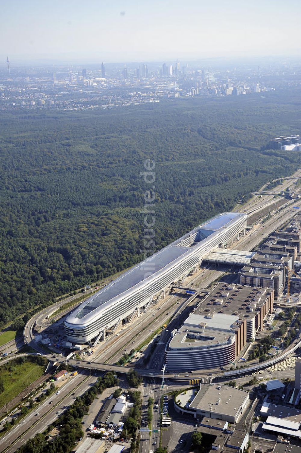 Frankfurt am Main aus der Vogelperspektive: Businesscenter The Squaire, vormals als Airrail Center Frankfurt