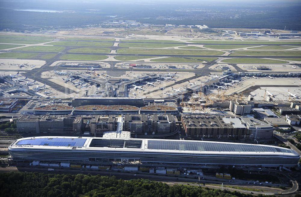 Frankfurt am Main aus der Vogelperspektive: Businesscenter The Squaire, vormals als Airrail Center Frankfurt