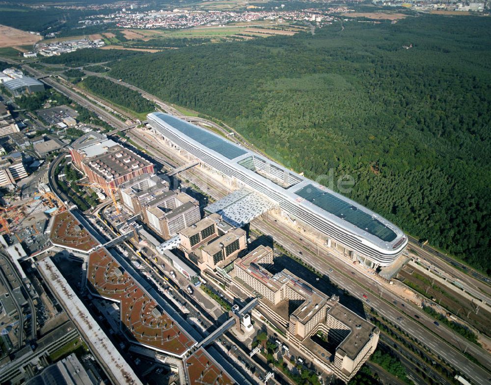 Frankfurt am Main aus der Vogelperspektive: Businesscenter The Squaire, vormals als Airrail Center Frankfurt