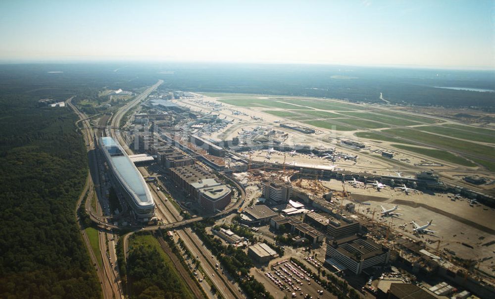 Frankfurt am Main aus der Vogelperspektive: Businesscenter The Squaire, vormals als Airrail Center Frankfurt