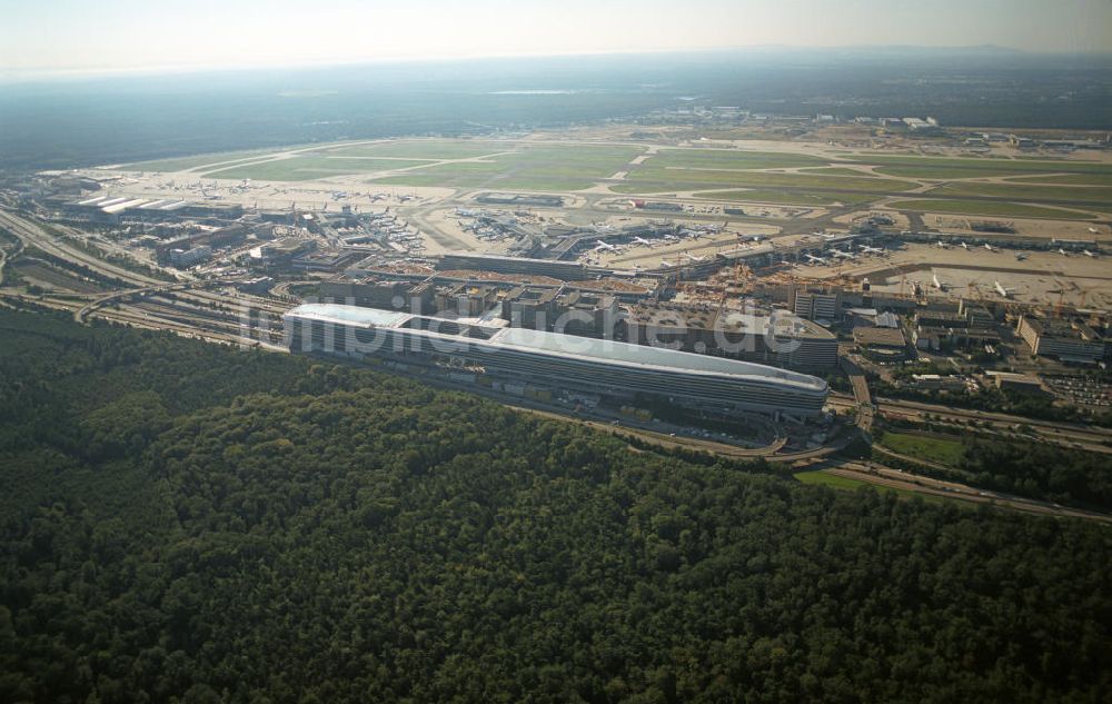 Frankfurt am Main aus der Vogelperspektive: Businesscenter The Squaire, vormals als Airrail Center Frankfurt