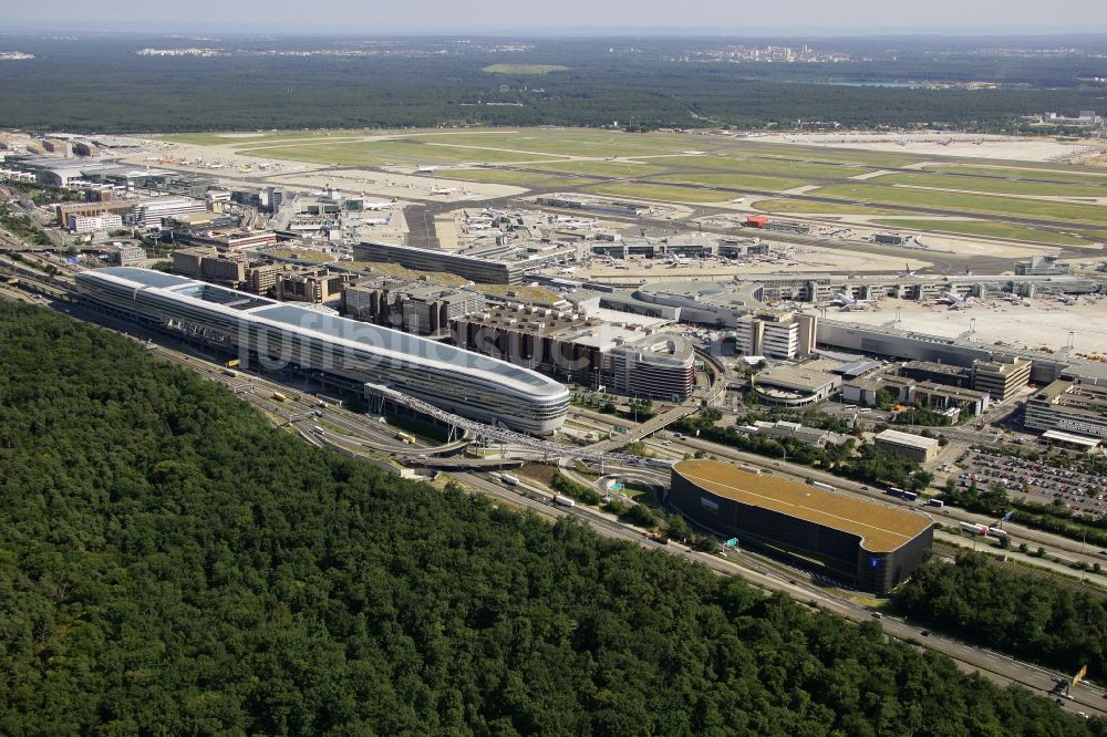 Frankfurt am Main aus der Vogelperspektive: Businesscenter The Squaire, vormals als Airrail Center Frankfurt im Bundesland Hessen