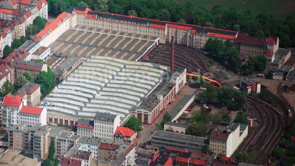 Berlin aus der Vogelperspektive: BVB Berliner Verkehrsbetriebe - Betriebshof und U- Bahn- Depot an der Müllerstraße in Berlin Wedding