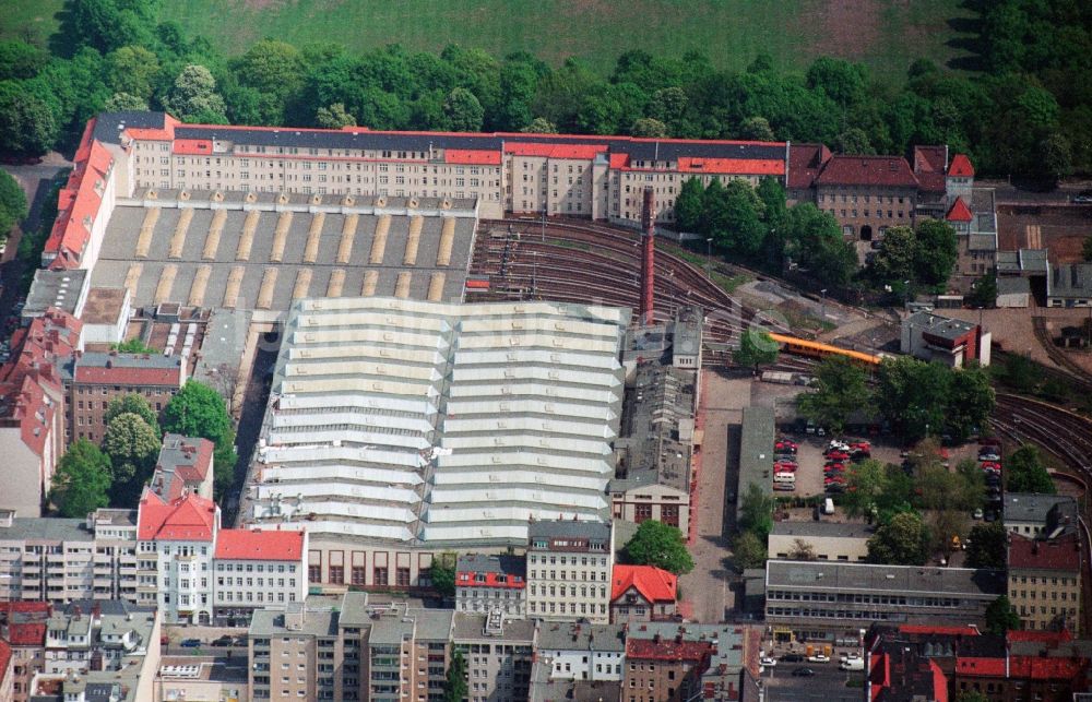 Luftaufnahme Berlin - BVB Berliner Verkehrsbetriebe - Betriebshof und U- Bahn- Depot an der Müllerstraße in Berlin Wedding