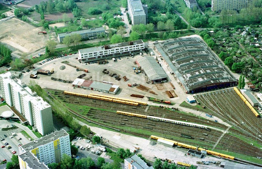 Berlin-Lichtenberg aus der Vogelperspektive: BVG- U-Bahndepot an der Straße am Tierpark in Berlin-Lichtenberg.