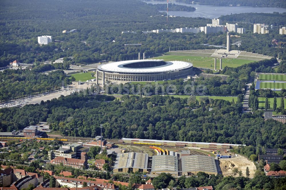 Berlin von oben - BVG-Betriebswerkstatt und Olympiastadion Berlin