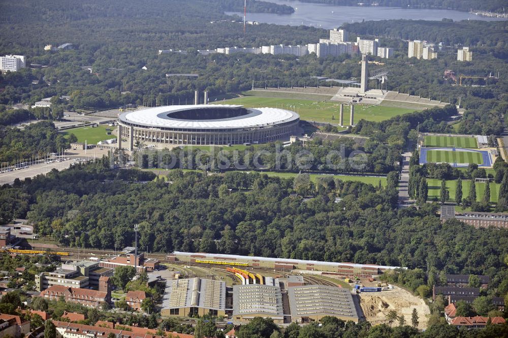 Berlin aus der Vogelperspektive: BVG-Betriebswerkstatt und Olympiastadion Berlin