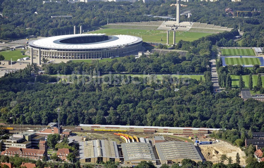 Luftbild Berlin - BVG-Betriebswerkstatt und Olympiastadion Berlin