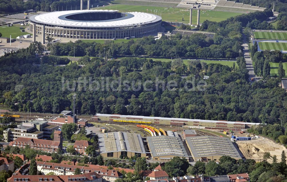 Luftaufnahme Berlin - BVG-Betriebswerkstatt und Olympiastadion Berlin