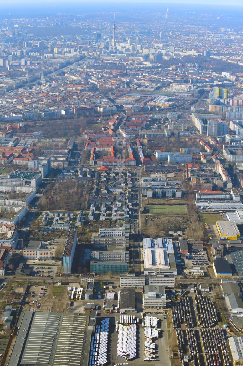 Luftaufnahme Berlin - BVG Bus- und Straßenbahnhof im Bezirk Lichtenberg in Berlin