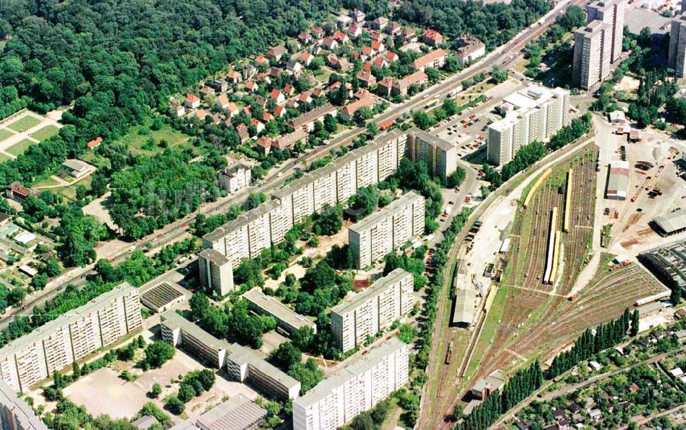 Luftaufnahme Berlin-Lichtenberg - BVG-Depot der U-Bahn in Friedrichsfelde am Tierpark.