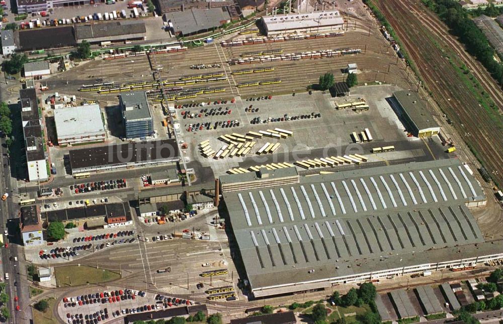 Berlin - Lichtenberg aus der Vogelperspektive: BVG - Depot in der Siegfriedstraße in Lichtenberg.