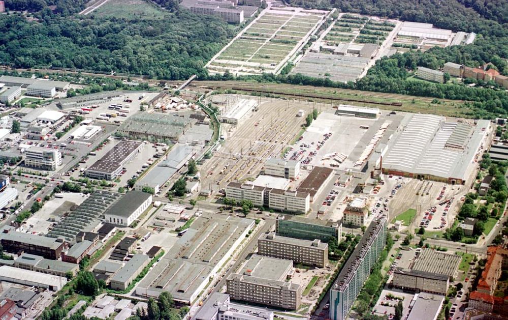 Berlin-Lichtenberg von oben - BVG-Straßenbahn- und Busdepot in der Siegfriedstraße in Berlin-Lichtenberg.