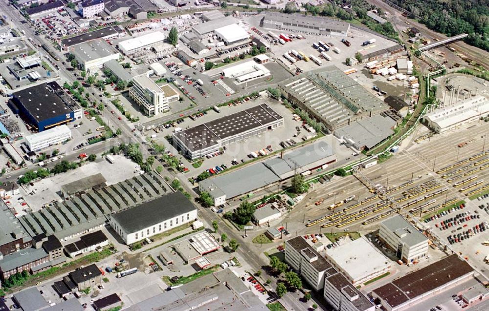 Berlin-Lichtenberg aus der Vogelperspektive: BVG-Straßenbahn- und Busdepot in der Siegfriedstraße in Berlin-Lichtenberg.