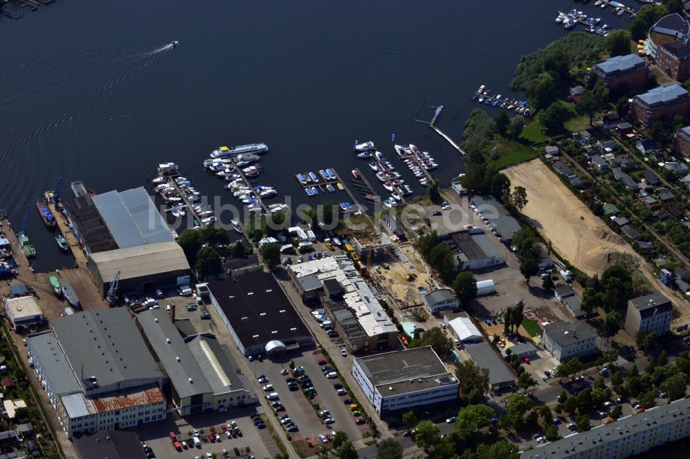 Berlin Köpenick von oben - BWSG Berliner Wassersport und Service GmbH & Co. Betriebs KG am Ufer der Dahme an der Wendenschloßstraße in Köpenick in Berlin