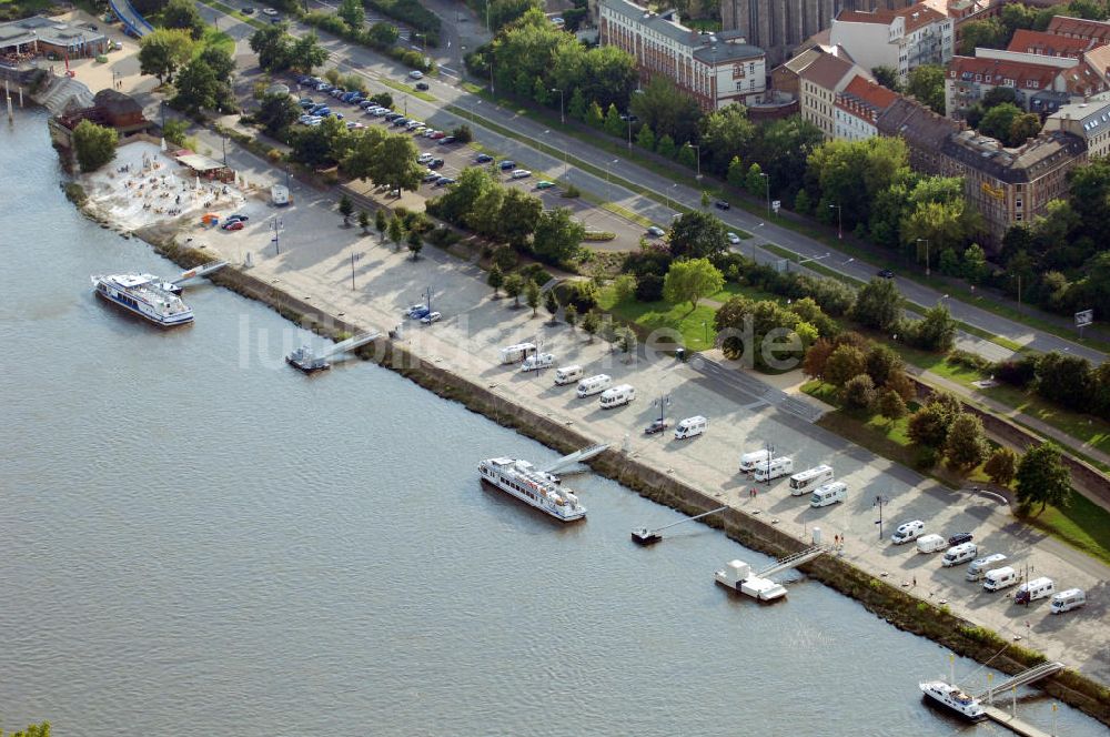 Luftbild Magdeburg - Camping-Stelplatz am Petriförder in Magdeburg-Altstadt