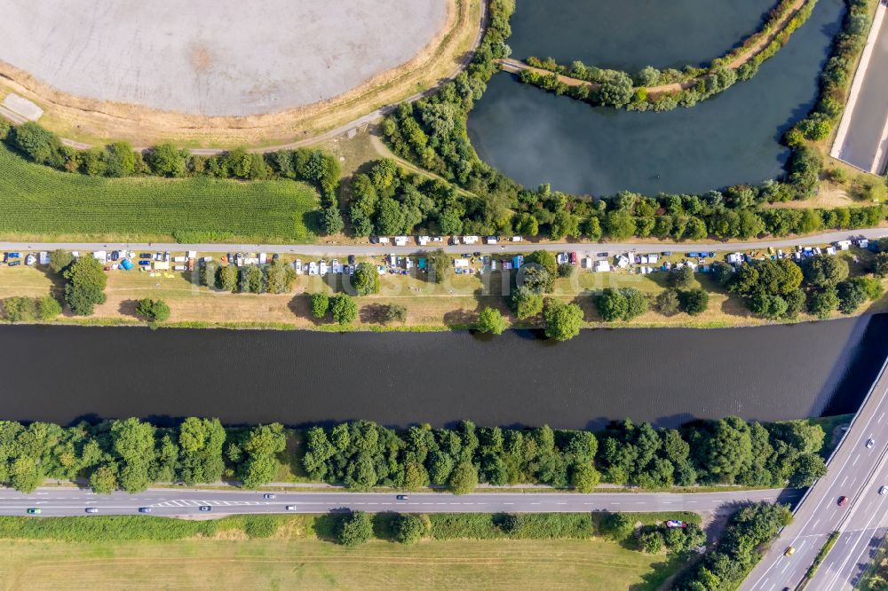 Duissern von oben - Camping am Ufer des Schifffahrtskanal in Duissern im Bundesland Nordrhein-Westfalen, Deutschland