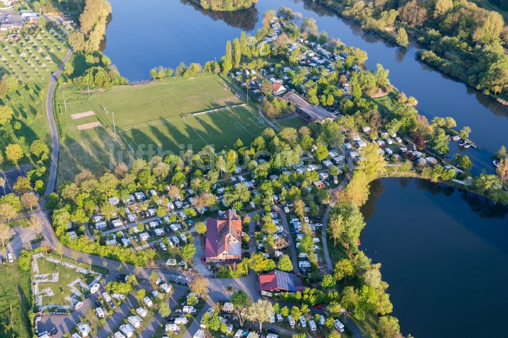 Sommerach von oben - Campingplatz Katzenkopf an den Main-Auen mit Wohnwagen und Zelten in Sommerach im Bundesland Bayern, Deutschland