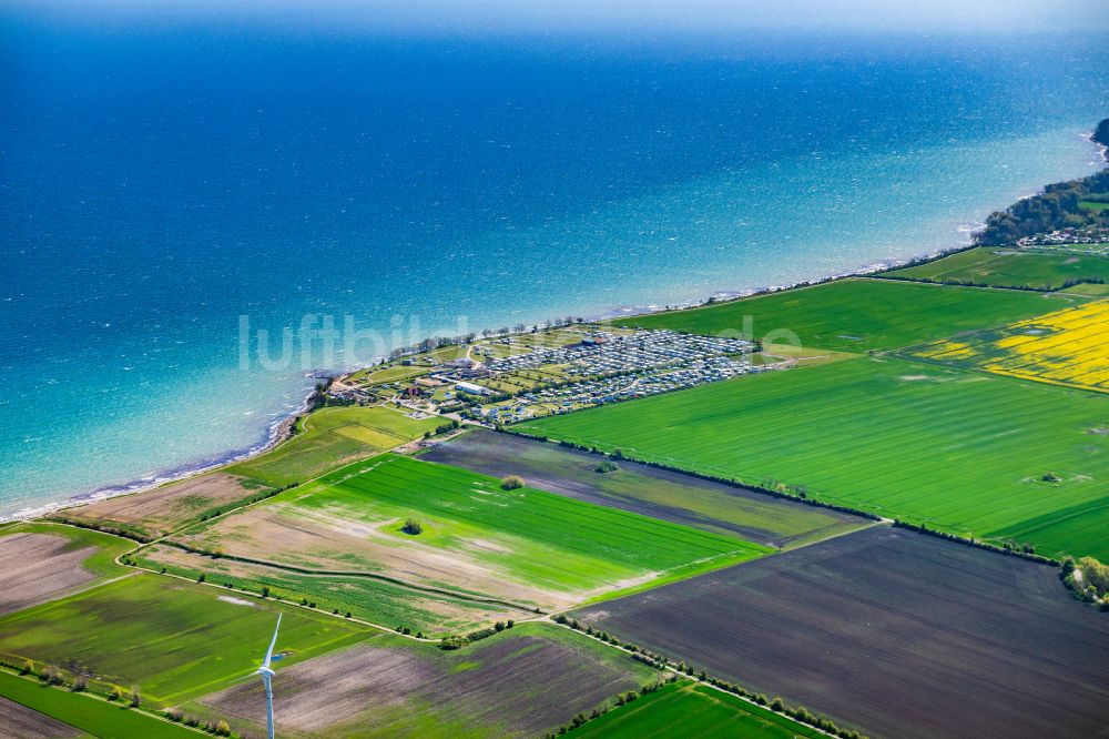 Fehmarn aus der Vogelperspektive: Campingplatz Klausdorfer Strand an der Ostseeküste in Klausdorf in Fehmarn im Bundesland Schleswig-Holstein, Deutschland