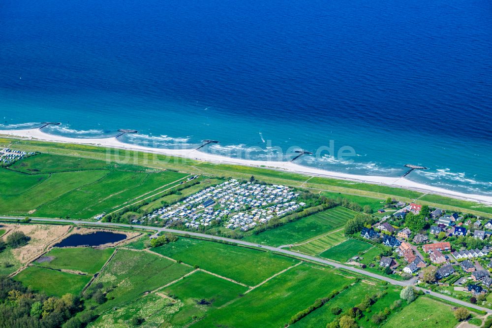 Schönberg aus der Vogelperspektive: Campingplatz an der Meeresküste Campingplatz Hasselkrug oHG in Schönberg im Bundesland Schleswig-Holstein, Deutschland