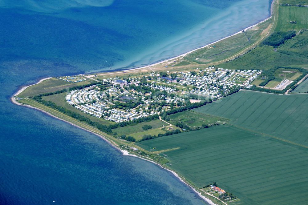 Struckkamphuk von oben - Campingplatz an der Meeresküste der Ostsee in Fehmarn im Bundesland Schleswig-Holstein, Deutschland