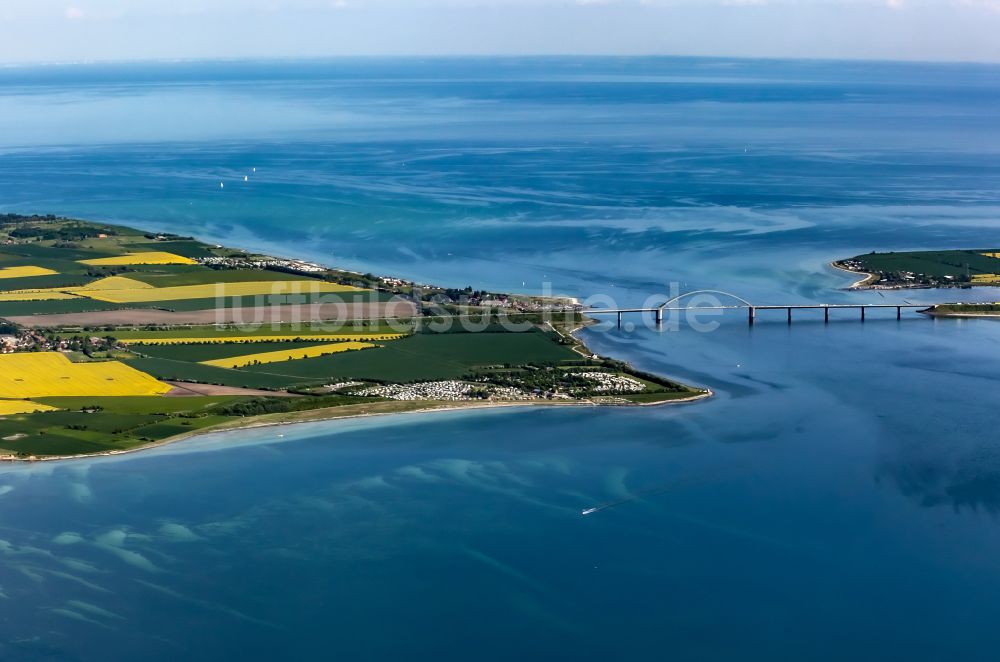 Struckkamphuk aus der Vogelperspektive: Campingplatz an der Meeresküste der Ostsee in Fehmarn im Bundesland Schleswig-Holstein, Deutschland