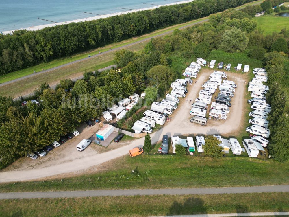 Luftaufnahme Zingst - Campingplatz an der Meeresküste der Ostsee in Zingst im Bundesland Mecklenburg-Vorpommern, Deutschland