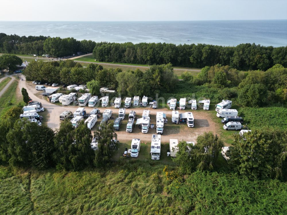 Luftbild Zingst - Campingplatz an der Meeresküste der Ostsee in Zingst im Bundesland Mecklenburg-Vorpommern, Deutschland