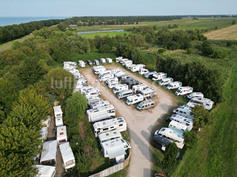 Luftaufnahme Zingst - Campingplatz an der Meeresküste der Ostsee in Zingst im Bundesland Mecklenburg-Vorpommern, Deutschland