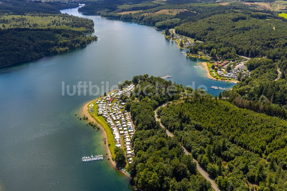 Luftbild Sundern (Sauerland) - Campingplatz Nordic Ferienpark am Seeufer des Sorpesee in Sundern (Sauerland) im Bundesland Nordrhein-Westfalen, Deutschland