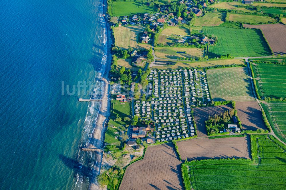 Norgaardholz aus der Vogelperspektive: Campingplatz nordstern am Ufer der Ostsee an der Seebadeanstalt Norgaardholz in Norgaardholz im Bundesland Schleswig-Holstein, Deutschland