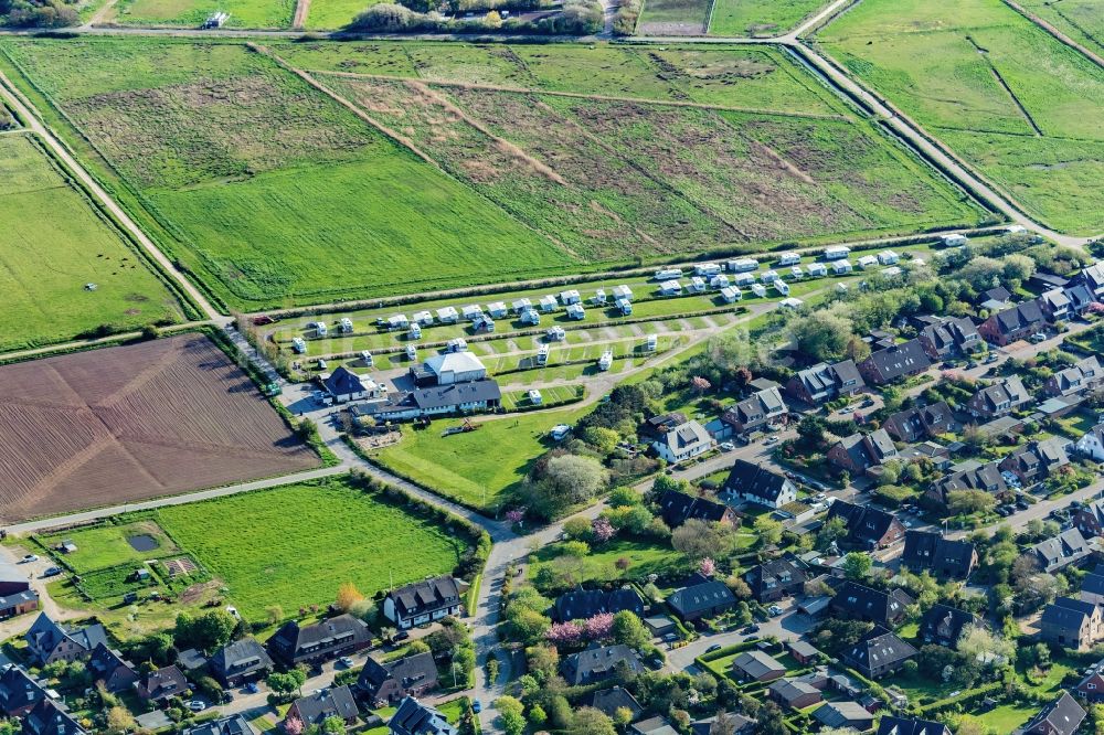 Luftaufnahme Sylt - Campingplatz Südhorn mit Wohnwagen und Zelten im Ortsteil Tinnum in Sylt im Bundesland Schleswig-Holstein, Deutschland