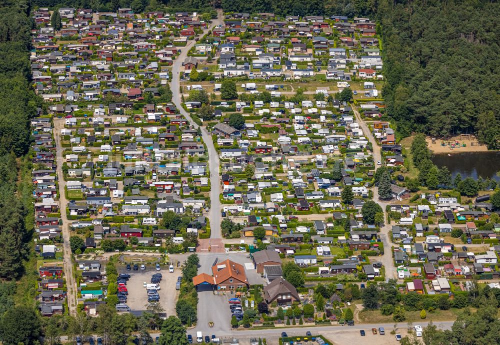 Dingden aus der Vogelperspektive: Campingplatz mit Wohnwagen in Dingden im Bundesland Nordrhein-Westfalen, Deutschland