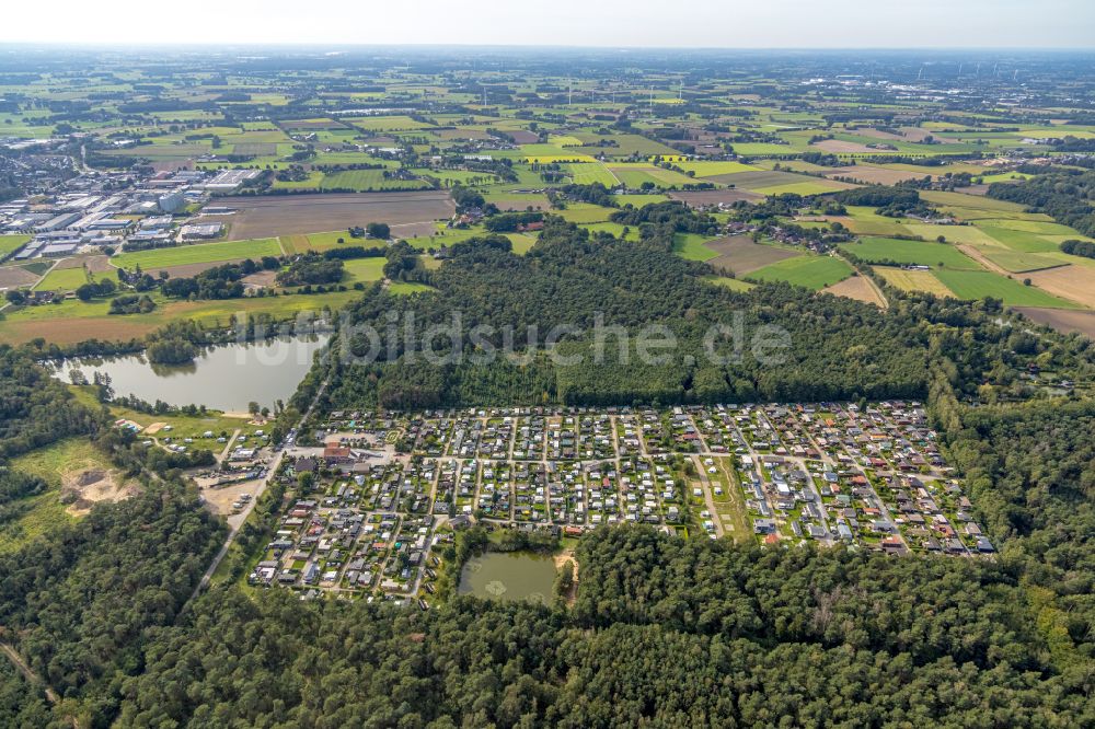 Dingden von oben - Campingplatz mit Wohnwagen in Dingden im Bundesland Nordrhein-Westfalen, Deutschland