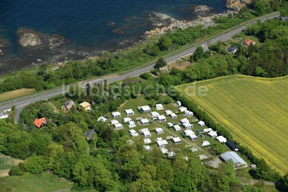 Allinge von oben - Campingplatz mit Wohnwagen und Zelten in Allinge in Region Hovedstaden, Dänemark