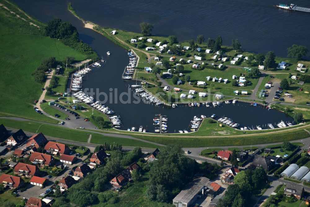 Artlenburg von oben - Campingplatz mit Wohnwagen und Zelten in Artlenburg im Bundesland Niedersachsen