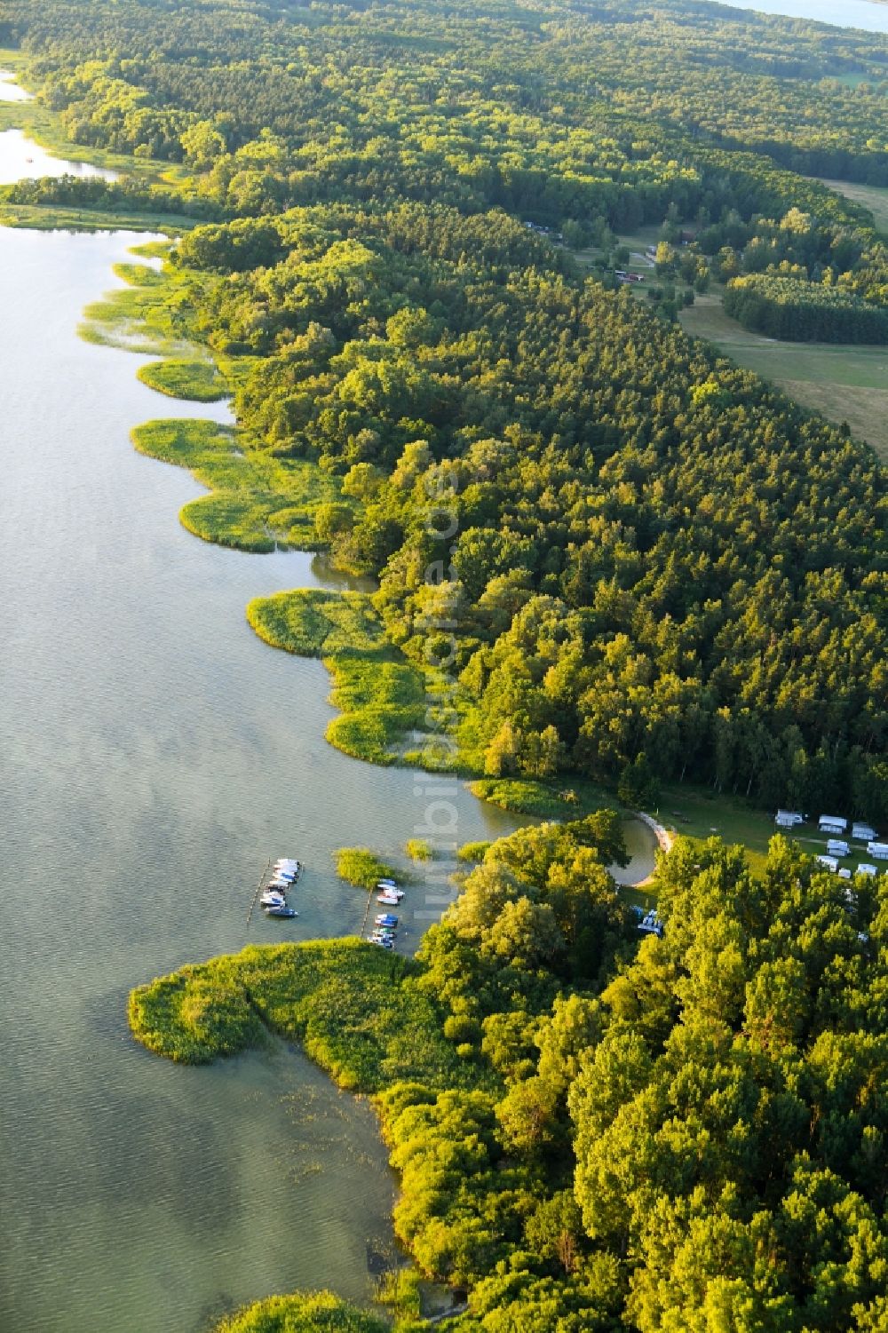 Boeck von oben - Campingplatz mit Wohnwagen und Zelten in Boeck im Bundesland Mecklenburg-Vorpommern, Deutschland